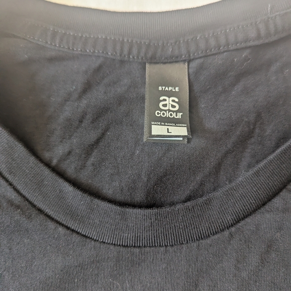 Staple Black Short Sleeve Tee with Circular Design - Picture 3 of 4